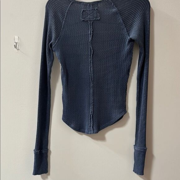 New Free People We the Free Blue Henley Long Sleeve Top Small - Picture 3 of 4